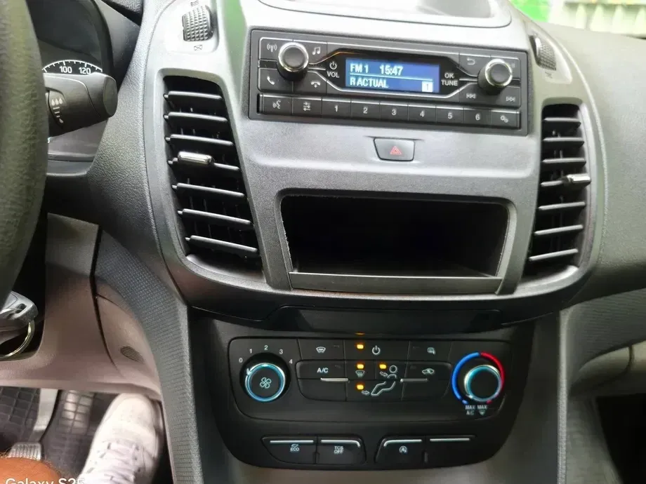 Ford Transit Connect — imagine 4