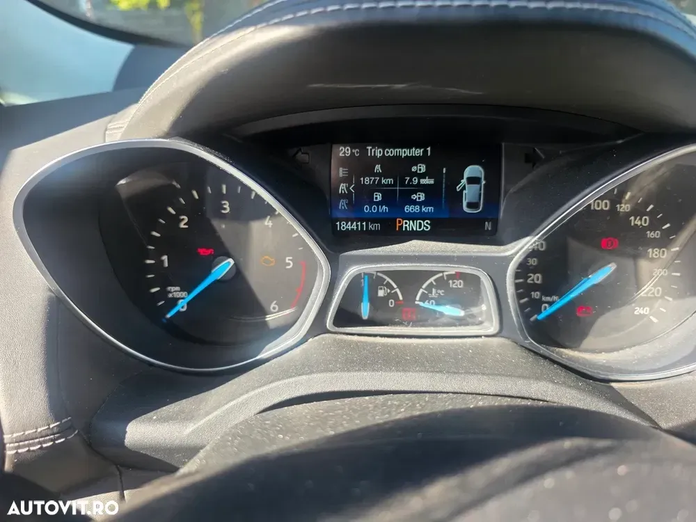 Ford Kuga II 2.0 TDCi 4WD Powershift Vignale — imagine 3