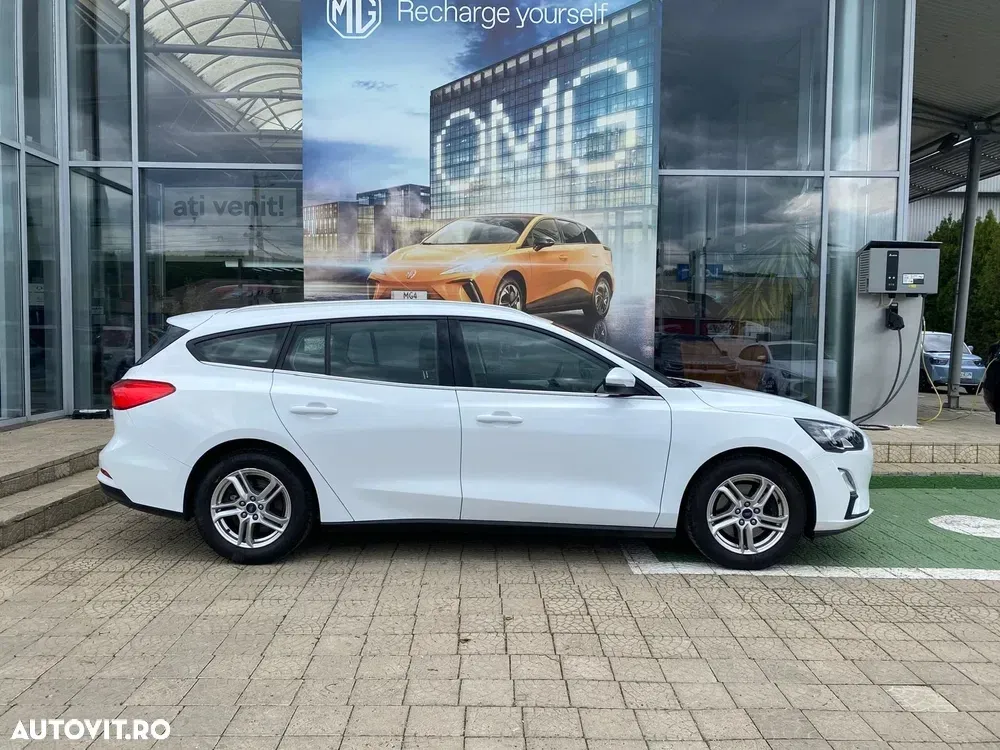Ford Focus MK4 1.0 EcoBoost Trend Edition — imagine 2