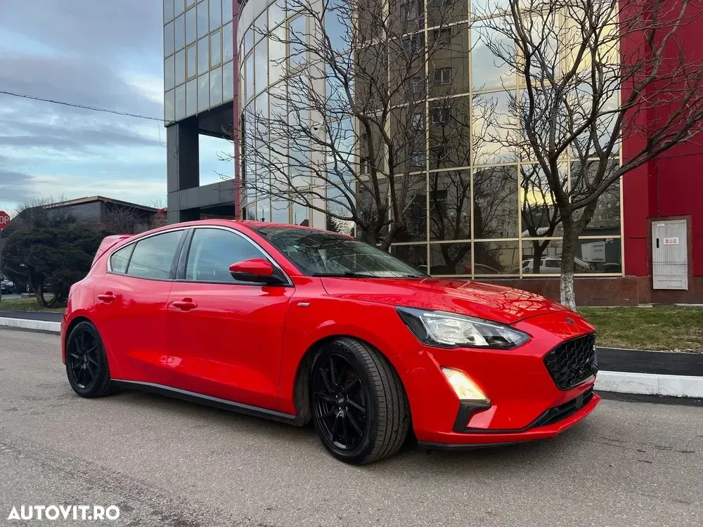 Ford Focus MK4 1.0 EcoBoost MHEV ST-Line — imagine 2