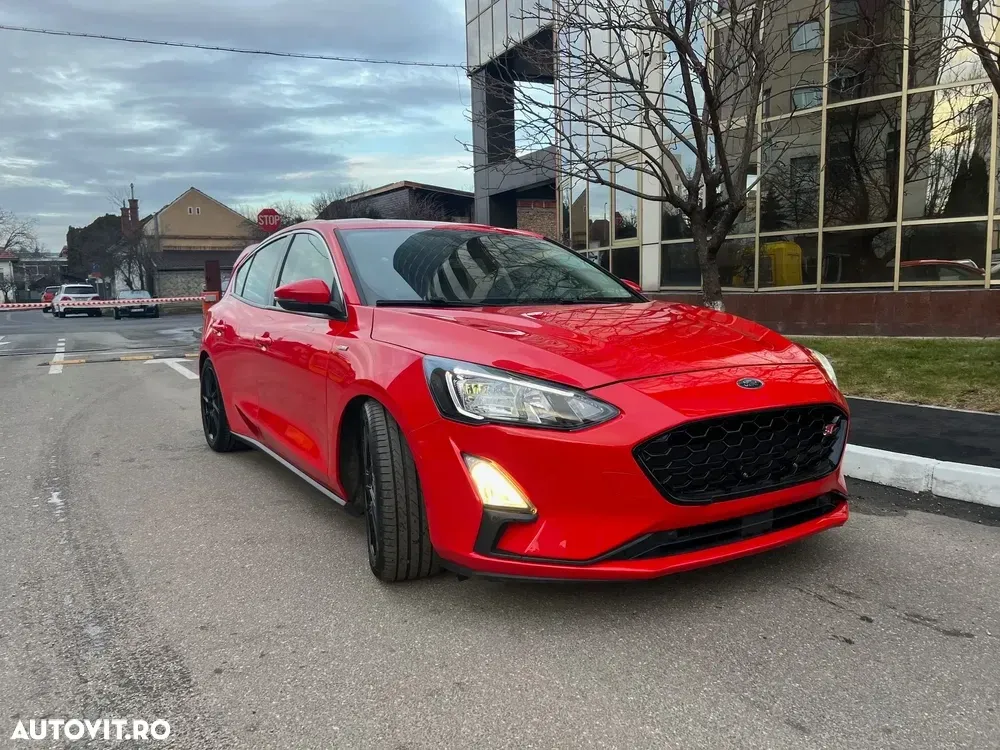 Ford Focus MK4 1.0 EcoBoost MHEV ST-Line — imagine 4