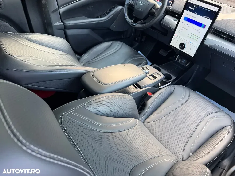 Ford Mustang Mach-E PREMIUM — imagine 3
