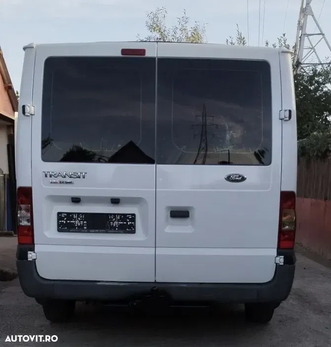 Ford Transit — imagine 3