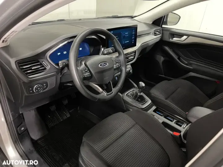Ford Focus MK4 1.0 EcoBoost 6MT MHEV Titanium