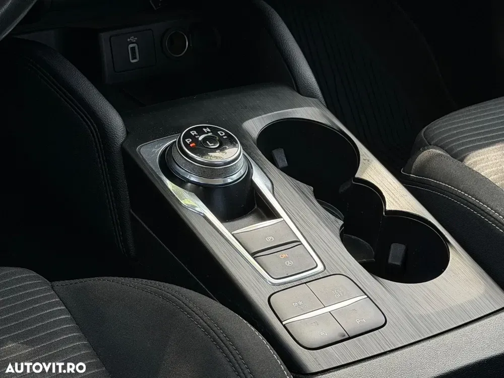 Ford Focus MK4 1.5 TDCi Powershift Titanium — imagine 5