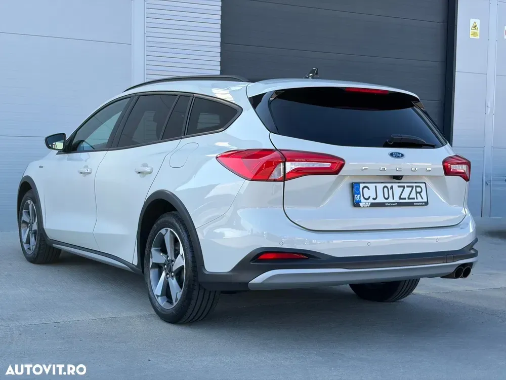 Ford Focus MK4 1.5 EcoBoost ST-Line — imagine 3