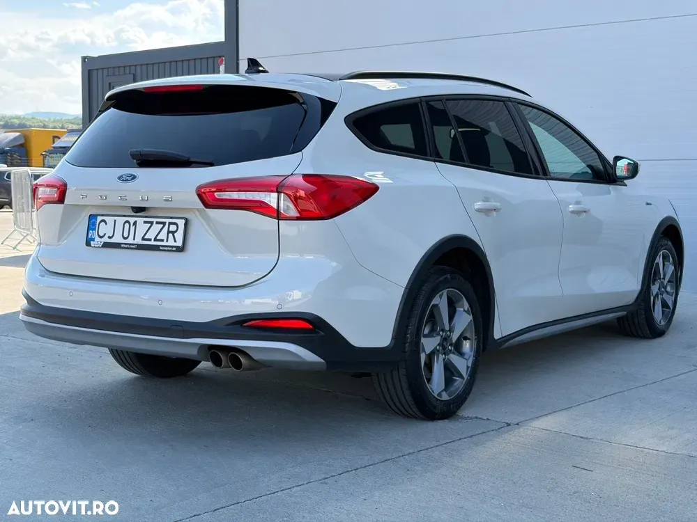Ford Focus MK4 1.5 EcoBoost ST-Line — imagine 4
