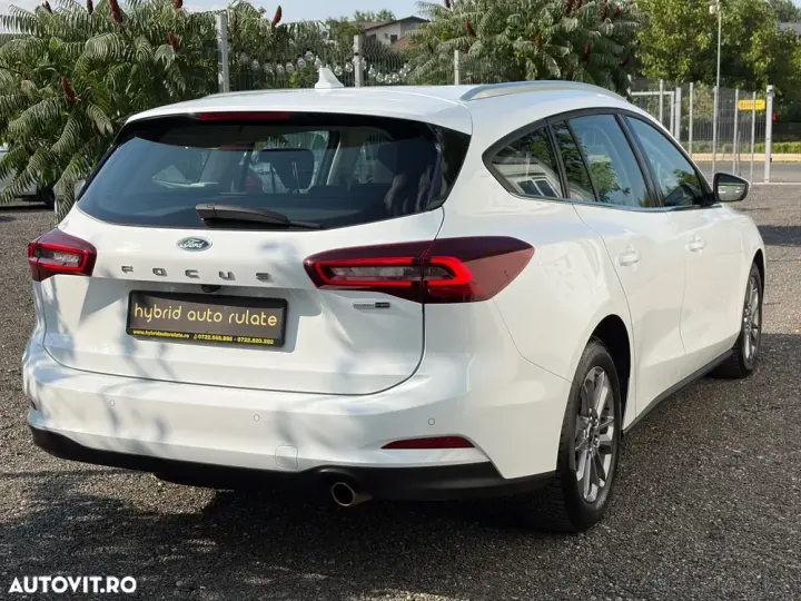 Ford Focus MK4 1.0 EcoBoost MHEV Connected