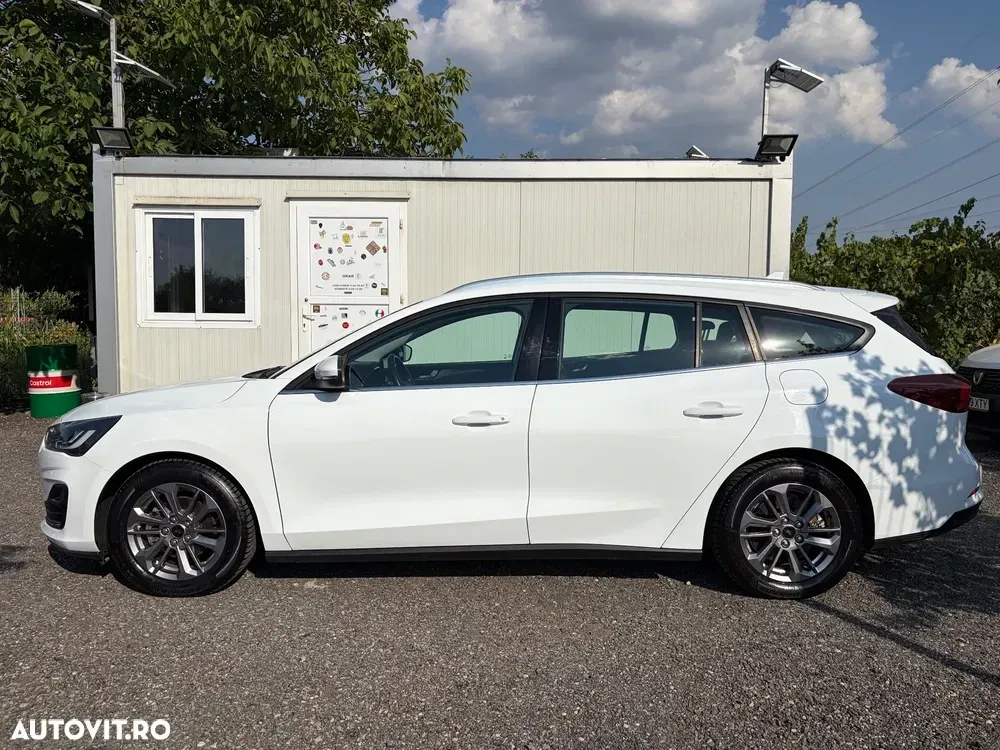 Ford Focus MK4 1.0 EcoBoost MHEV Connected — imagine 2