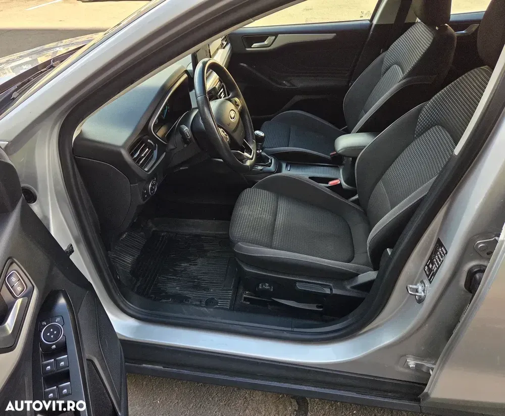 Ford Focus MK4 1.0 EcoBoost Connected — imagine 4