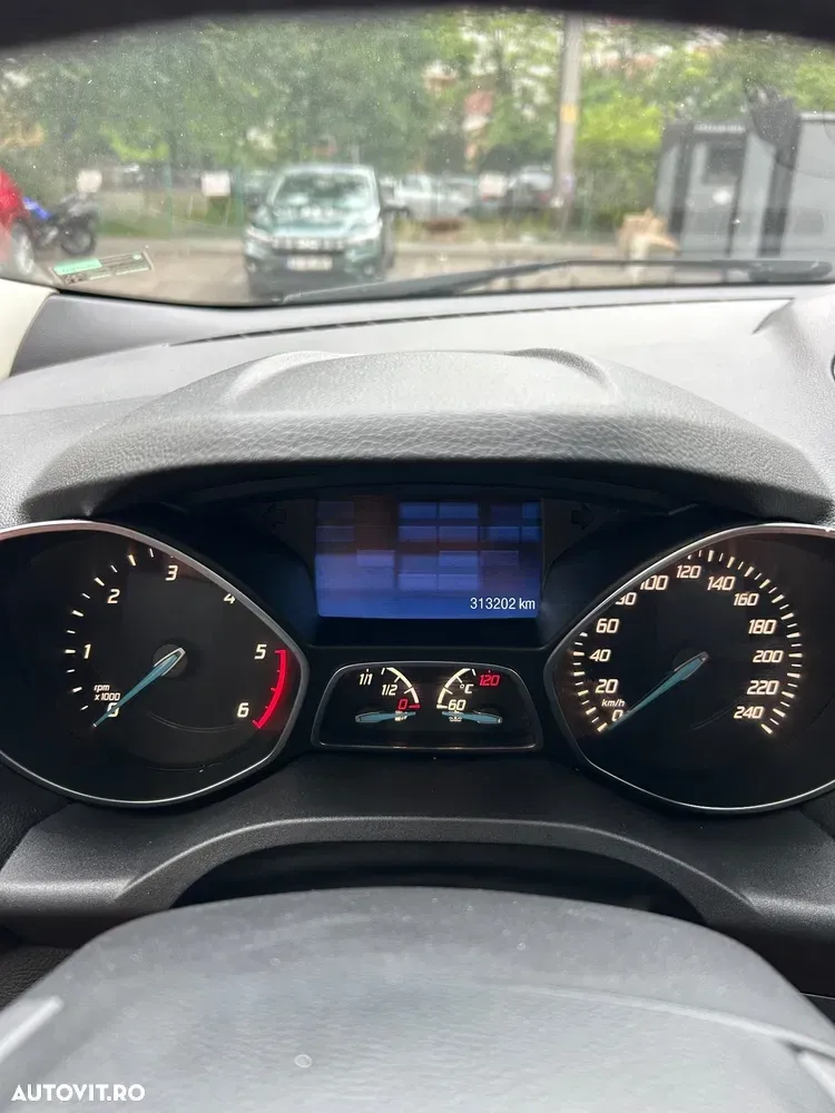 Ford Kuga II 2.0 TDCi 2x4 Titanium — imagine 3
