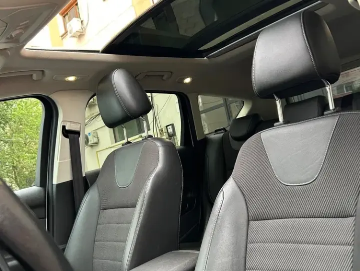 Ford Kuga II 2.0 TDCi 2x4 Titanium