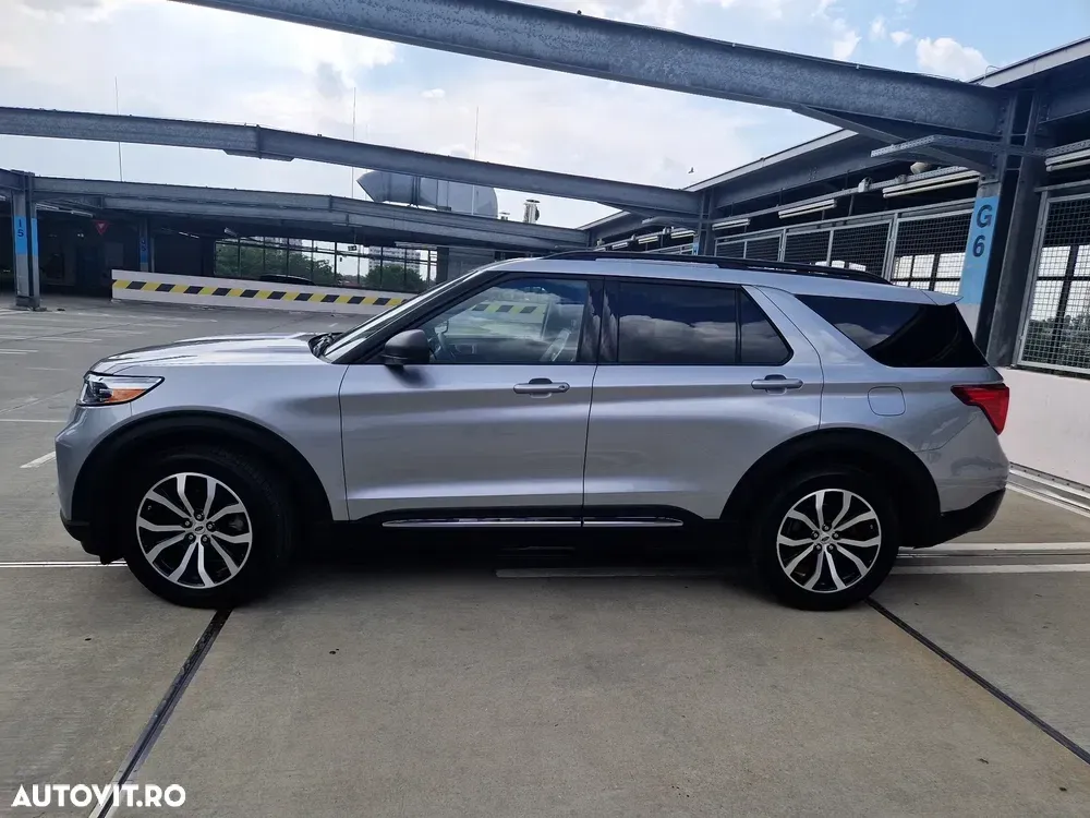 Ford Explorer — imagine 3