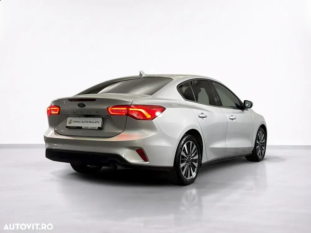 Ford Focus — imagine 5