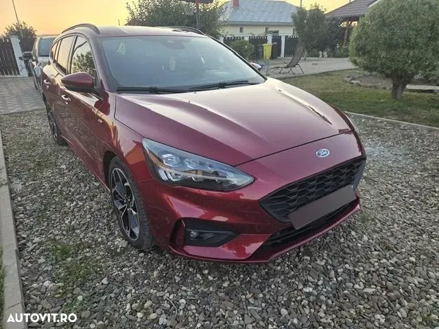 Ford Focus MK4 1.0 EcoBoost MHEV ST-Line — imagine 2