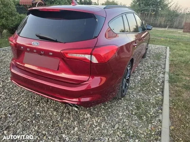 Ford Focus MK4 1.0 EcoBoost MHEV ST-Line — imagine 4