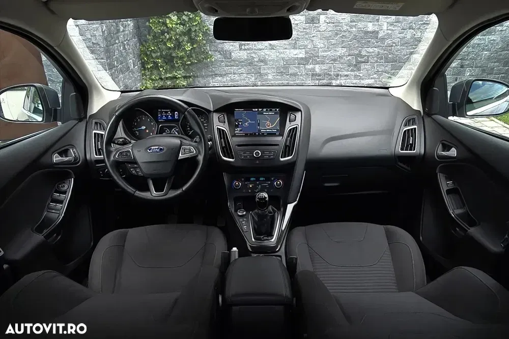Ford Focus — imagine 5