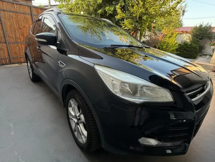 Ford Kuga II 2.0 TDCi Powershift 4WD Titanium