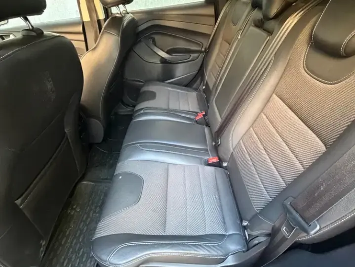 Ford Kuga II 2.0 TDCi Powershift 4WD Titanium