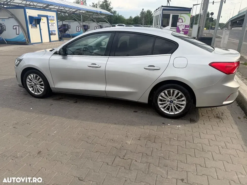 Ford Focus MK4 1.0 EcoBoost Titanium — imagine 4