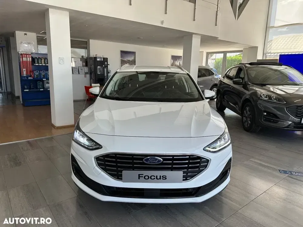 Ford Focus MK4 1.0 EcoBoost 6MT MHEV Titanium — imagine 2