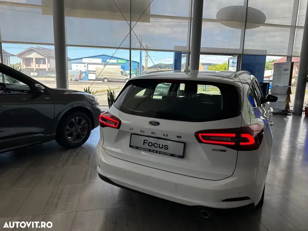 Ford Focus MK4 1.0 EcoBoost 6MT MHEV Titanium — imagine 3