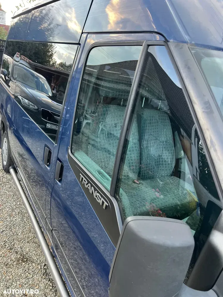 Ford Transit — imagine 3