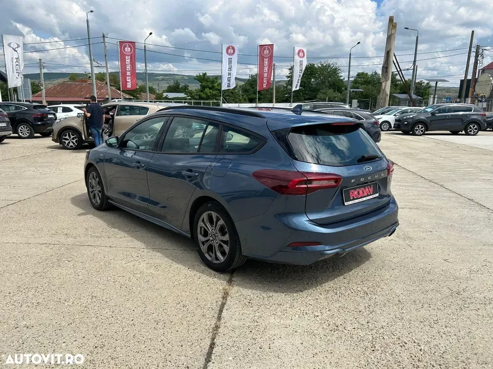 Ford Focus MK4 1.0 EcoBoost ST-Line — imagine 2