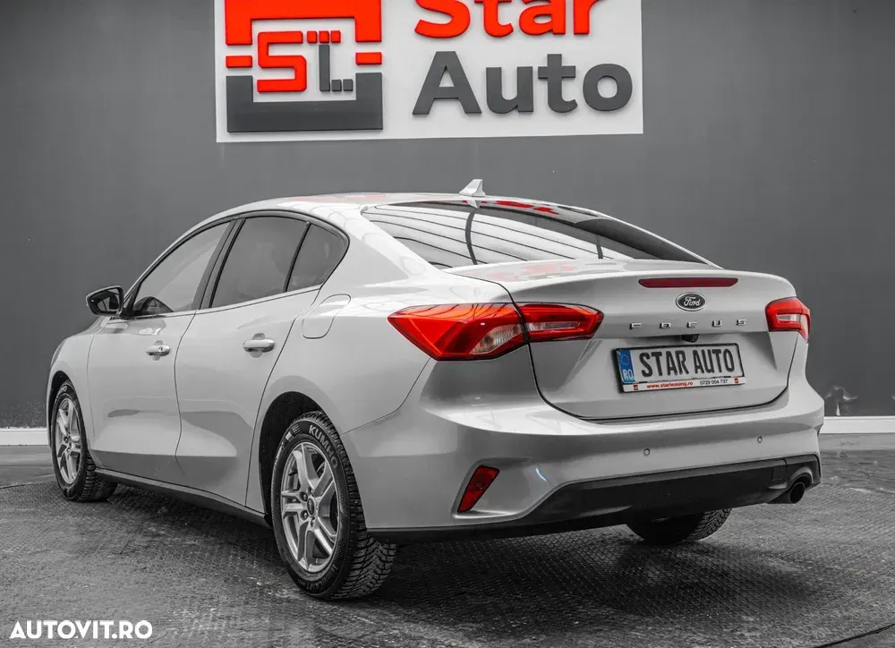 Ford Focus MK4 1.0 EcoBoost Titanium — imagine 4