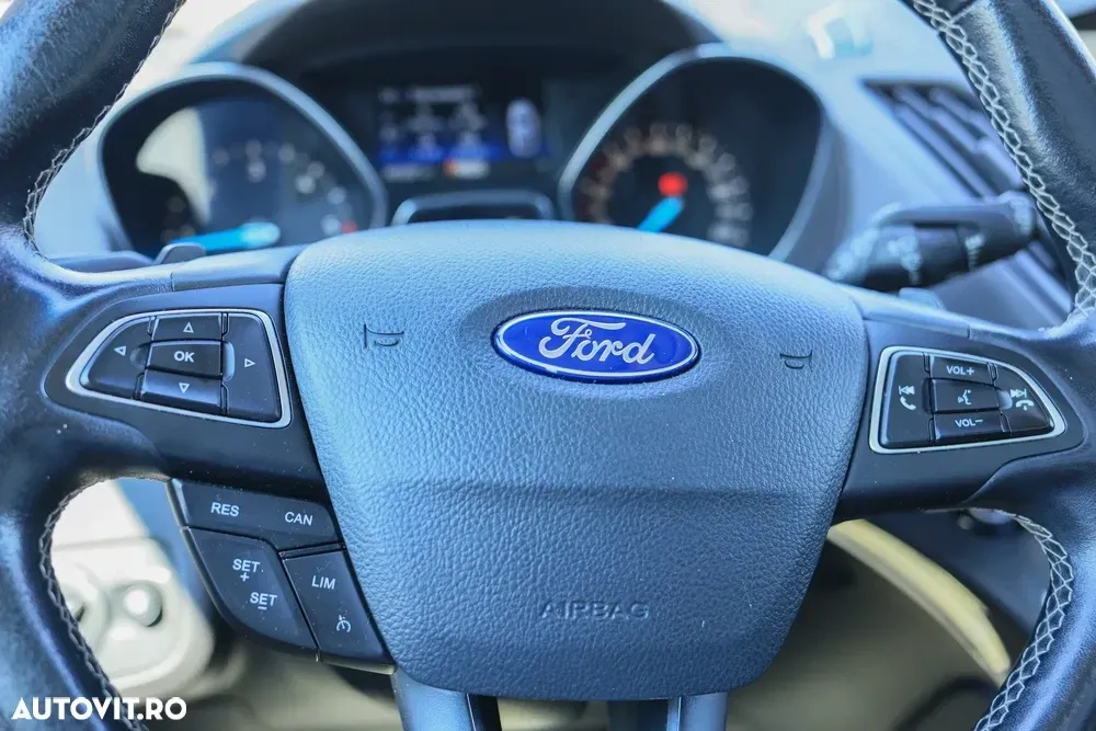 Ford Kuga II 2.0 TDCi 4WD Powershift Vignale — imagine 6