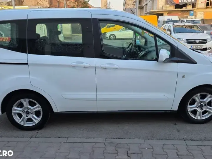 Ford Tourneo Courier 1.5 TDCi Ambiente