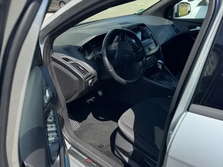 Ford Focus 1.5 TDCi DPF Start-Stopp-System Aut. ST-Line