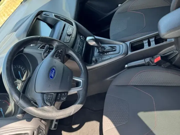 Ford Focus 1.5 TDCi DPF Start-Stopp-System Aut. ST-Line