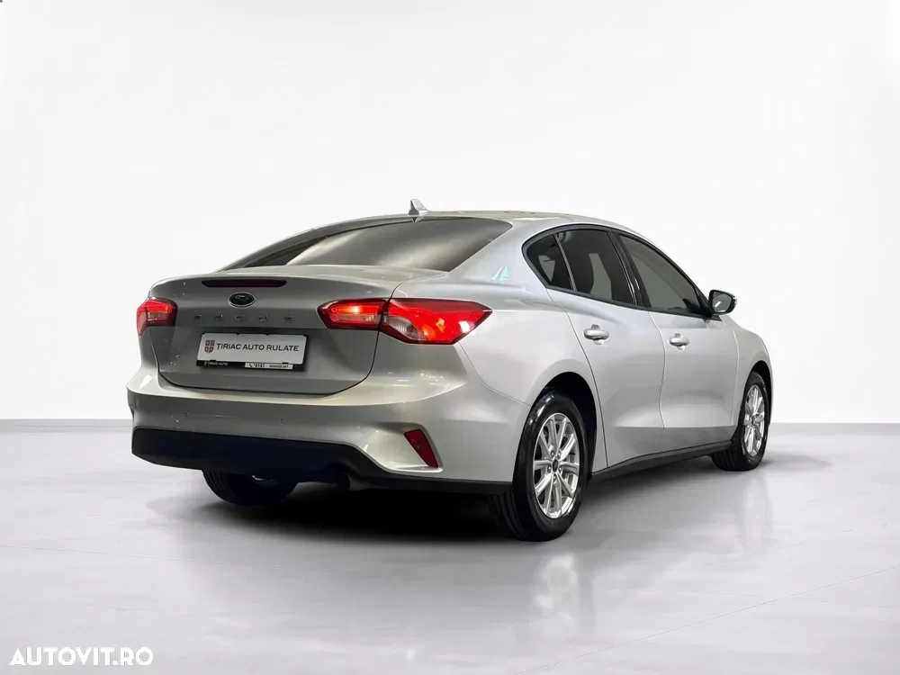 Ford Focus — imagine 5