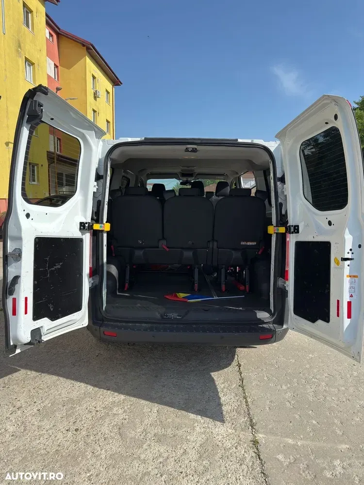 Ford Transit Custom Bus LWB L2H1 Limited — imagine 6