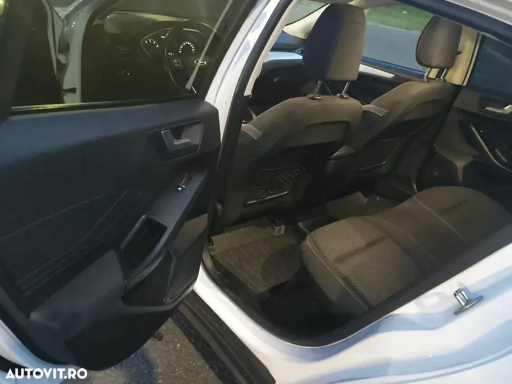 Ford Focus MK4 1.0 EcoBoost Titanium — imagine 5