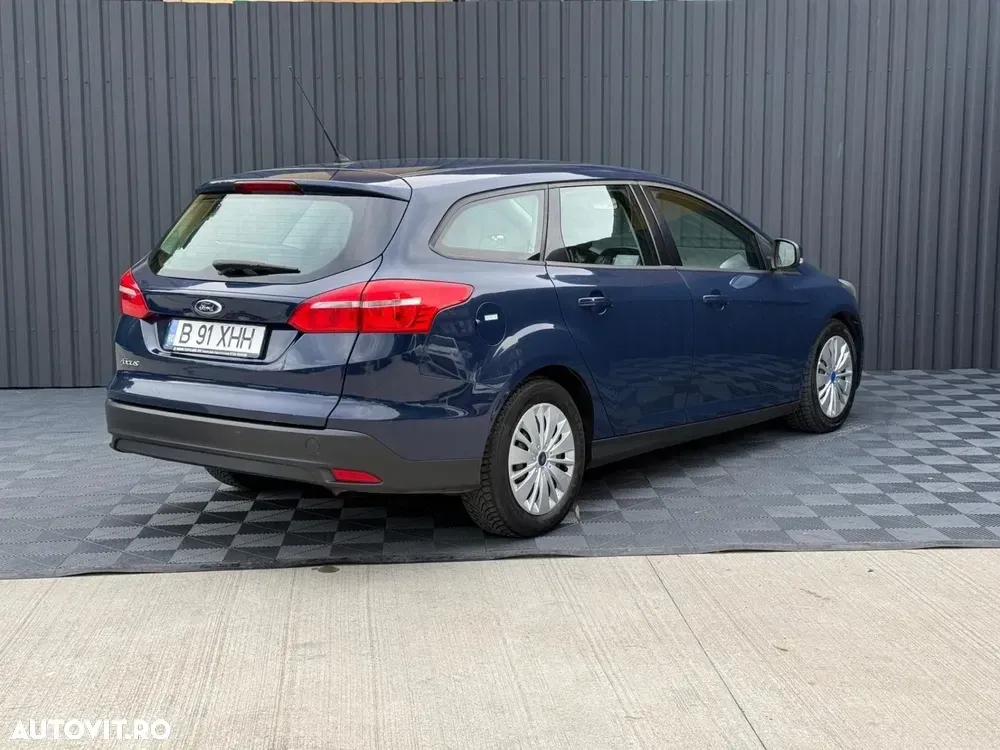 Ford Focus — imagine 3