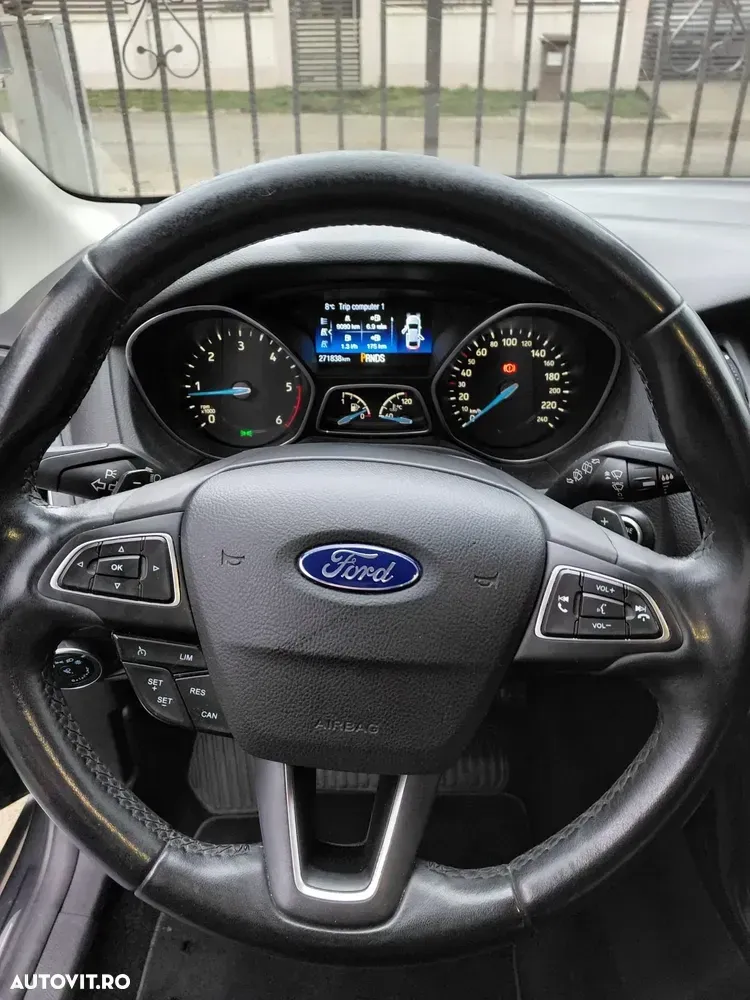 Ford Focus MK3 2.0 TDCI Powershift Titanium — imagine 3