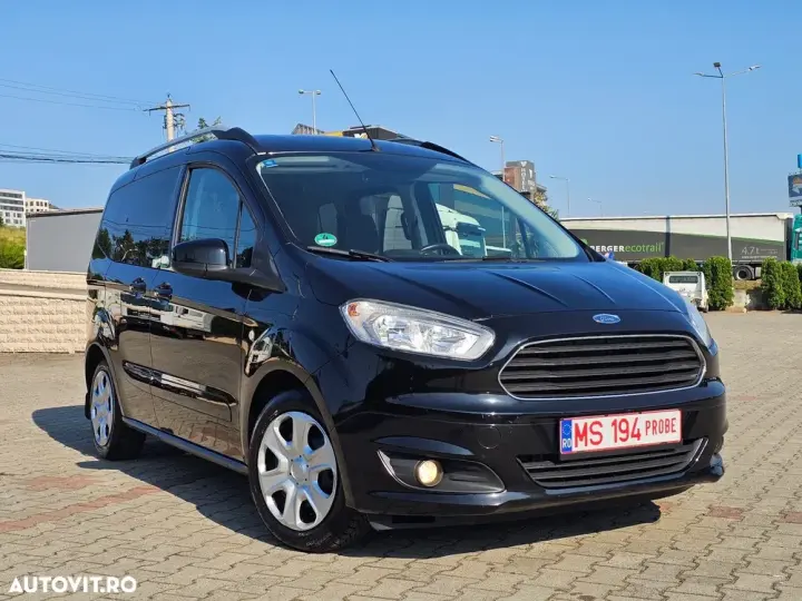Ford Tourneo Courier 1.0 EcoBoost Titanium