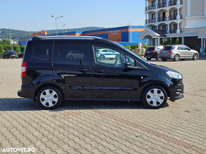 Ford Tourneo Courier 1.0 EcoBoost Titanium