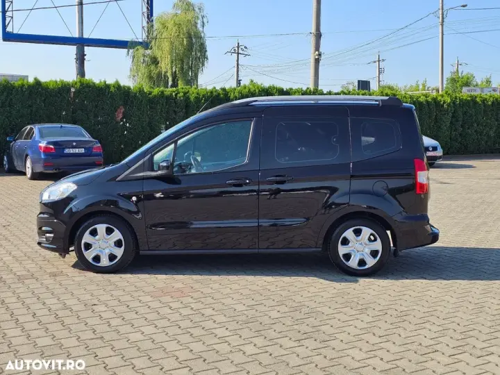 Ford Tourneo Courier 1.0 EcoBoost Titanium