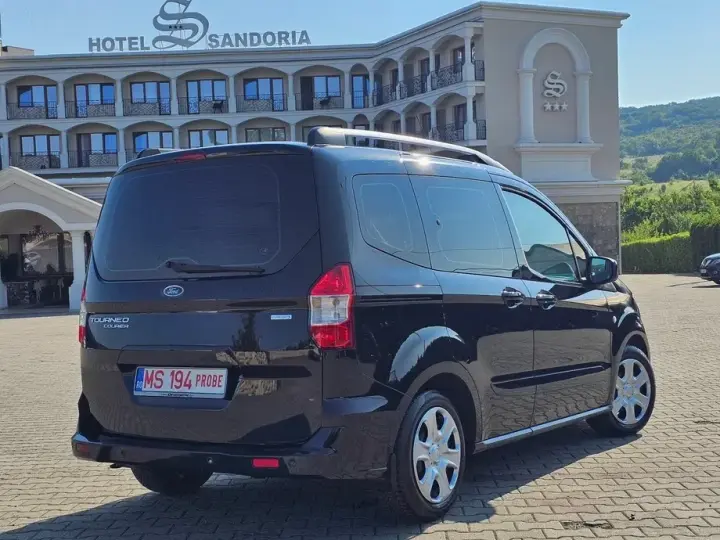 Ford Tourneo Courier 1.0 EcoBoost Titanium
