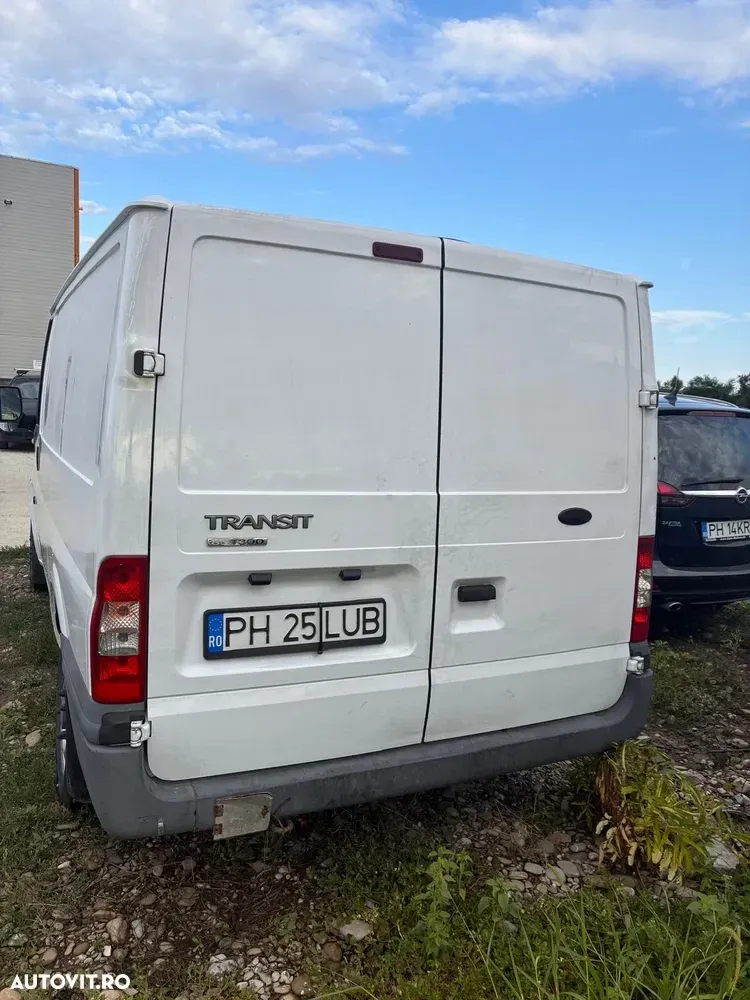 Ford Transit — imagine 4