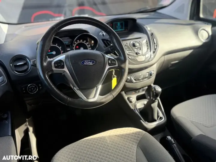 Ford Tourneo Courier 1.0 EcoBoost Titanium