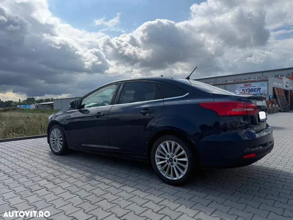 Ford Focus MK4 1.5 EcoBoost Titanium — imagine 2