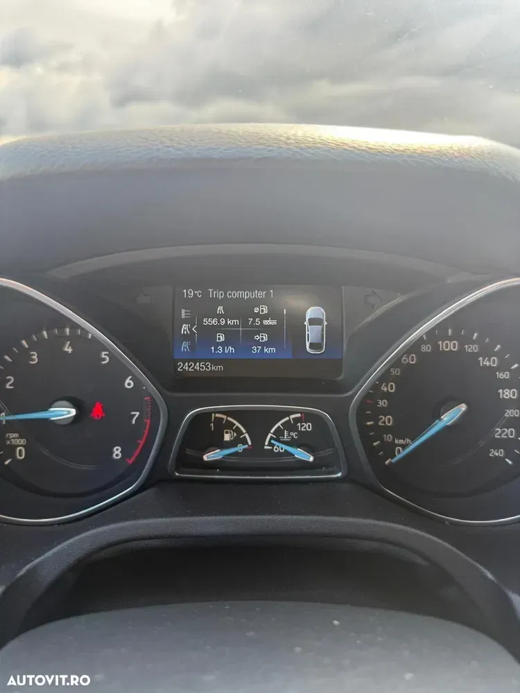 Ford Focus MK4 1.5 EcoBoost Titanium — imagine 5