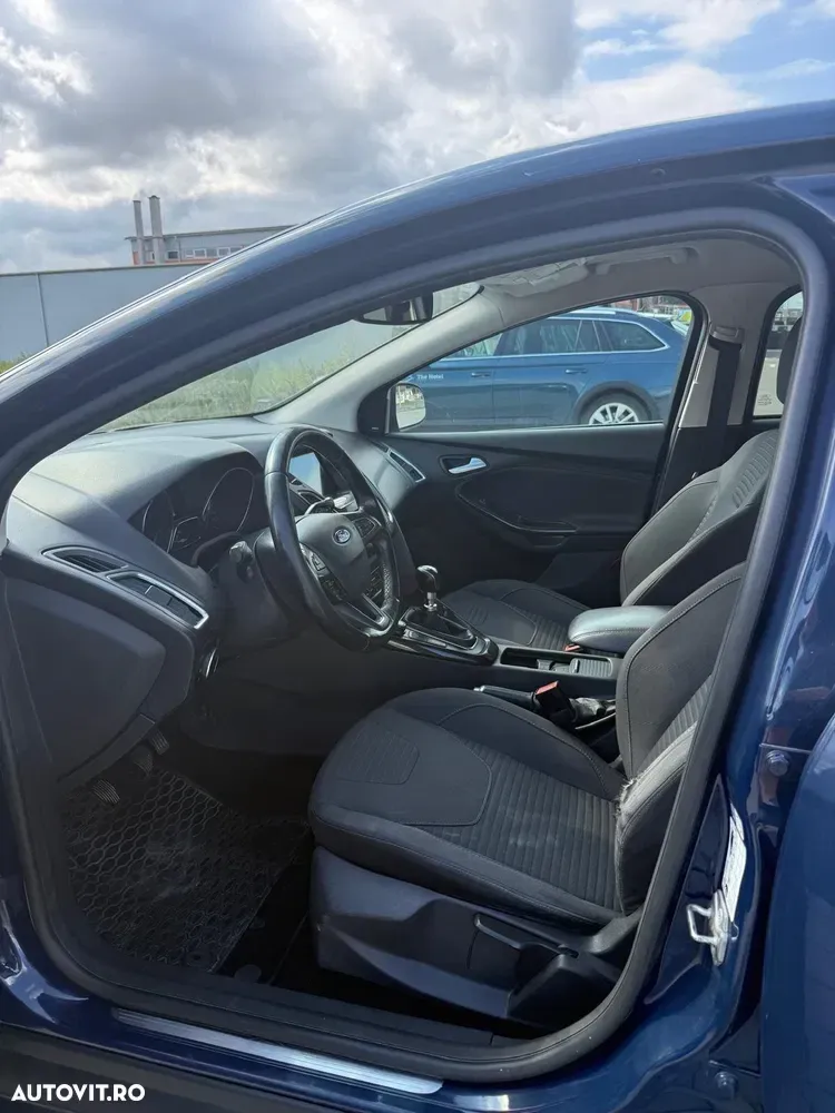 Ford Focus MK4 1.5 EcoBoost Titanium — imagine 6