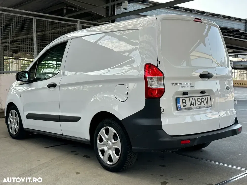 Ford Courier — imagine 4