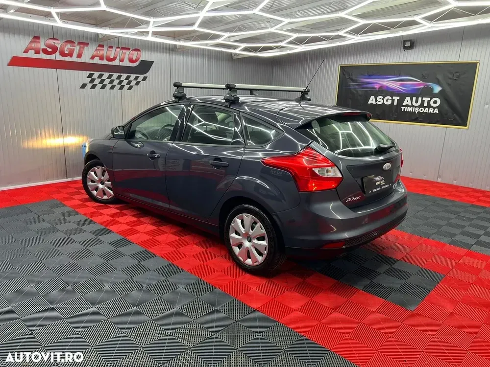 Ford Focus — imagine 5
