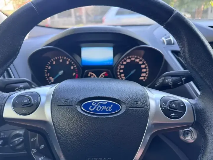 Ford Kuga II 1.5 EcoBoost 2x4 Titanium